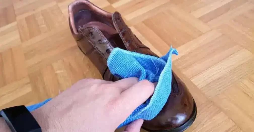 Reinigung Von Lederschuhen