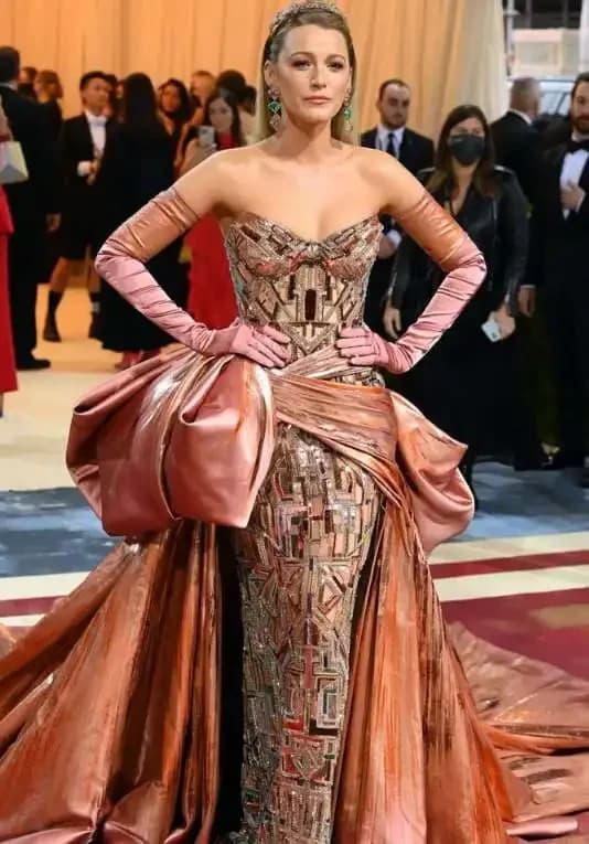 Blake Lively – 5’10” – 139 Lbs