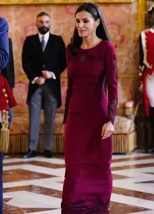 Letizia Ortiz – 5’7″ – 117 Lbs