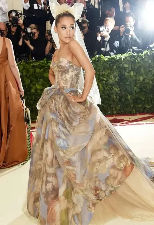 Ariana Grande – 5’2″ – 104 Lbs