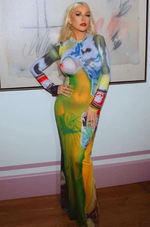 Christina Aguilera – 5’1″ – 110 Lbs